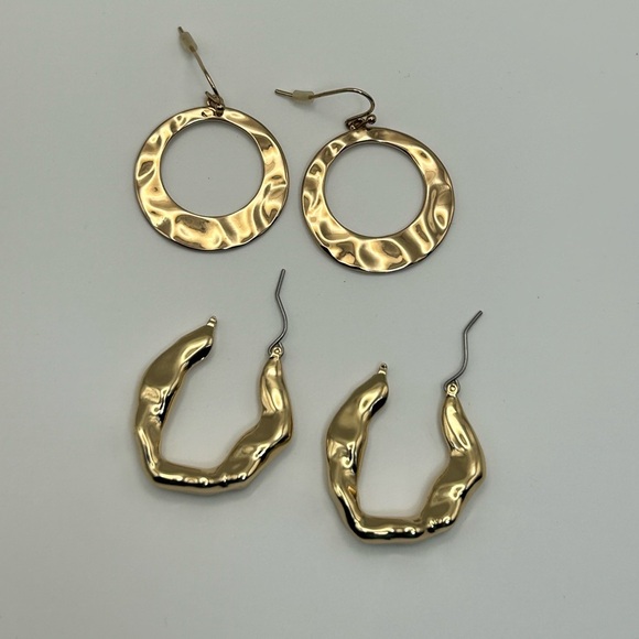 Gold-tone Textured Classic Hoop Earrings Qty 2 Unsigned - Picture 8 of 10